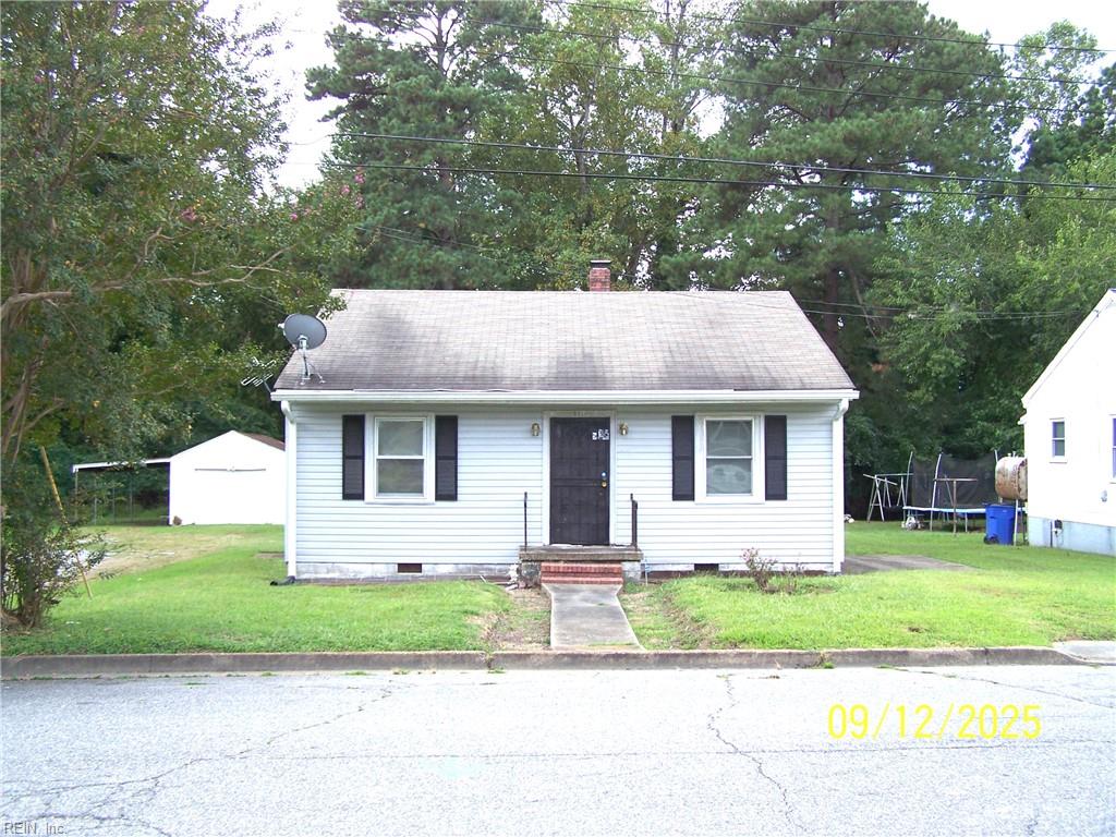 571 Laurel St Property Photo 3