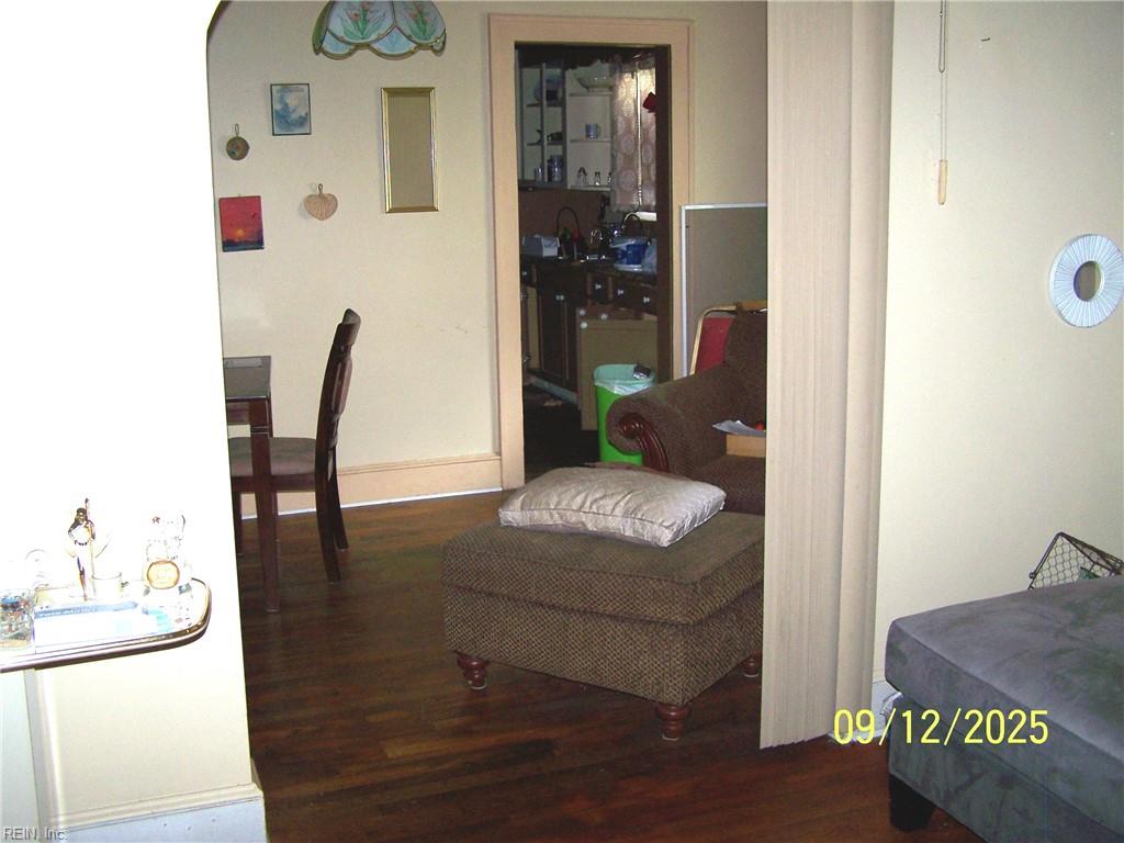 571 Laurel St Property Photo 7