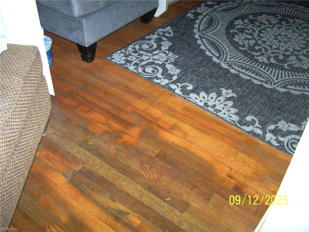 571 Laurel St Property Photo 9