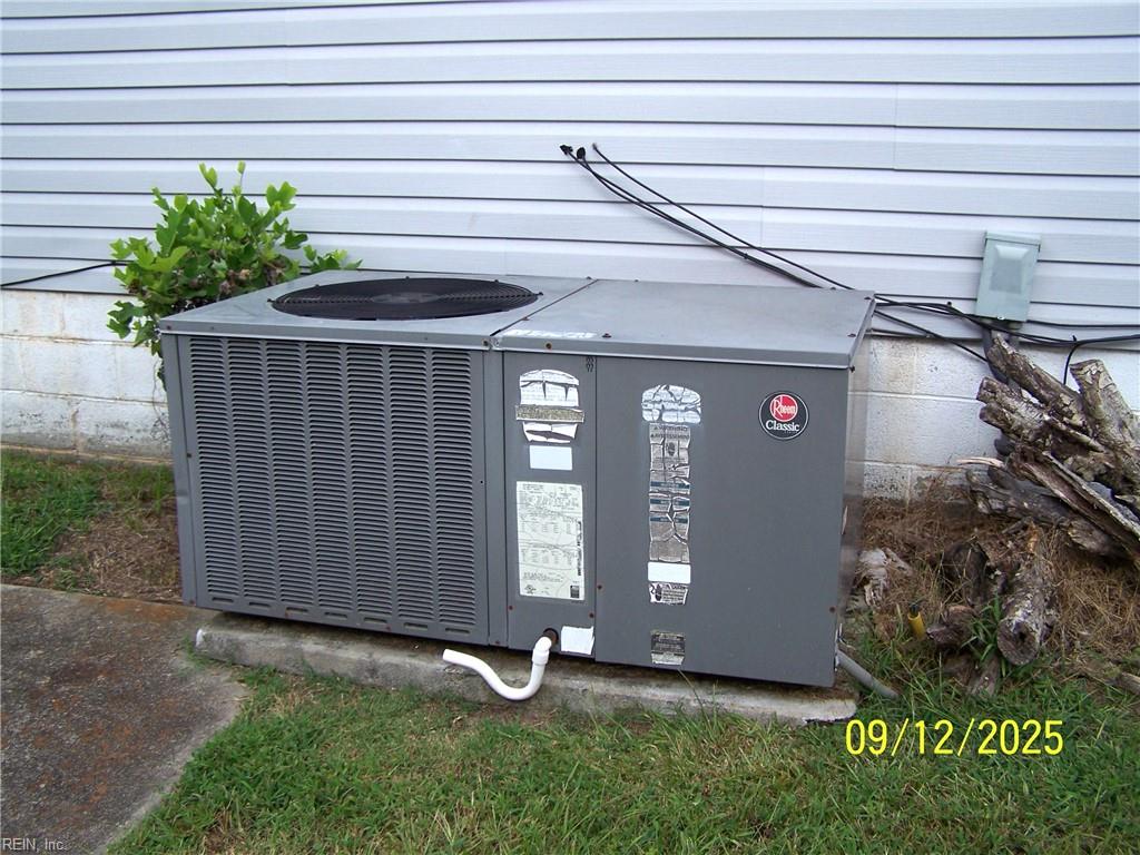 571 Laurel St Property Photo 14