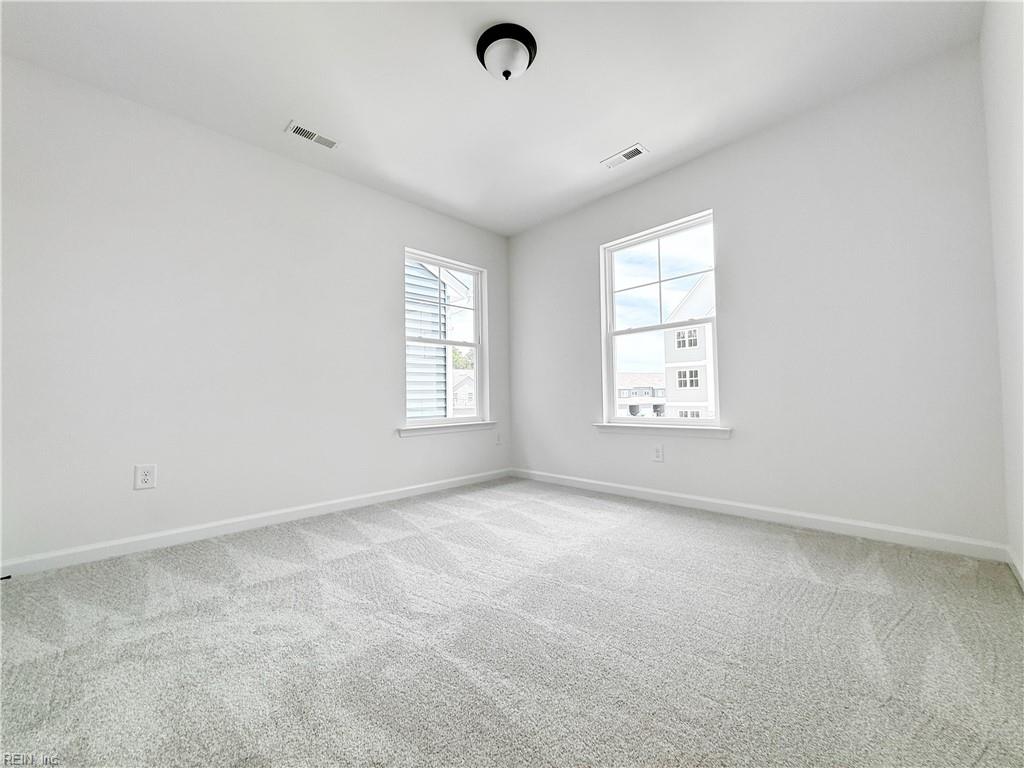 1541 Waltham Ln Property Photo 4
