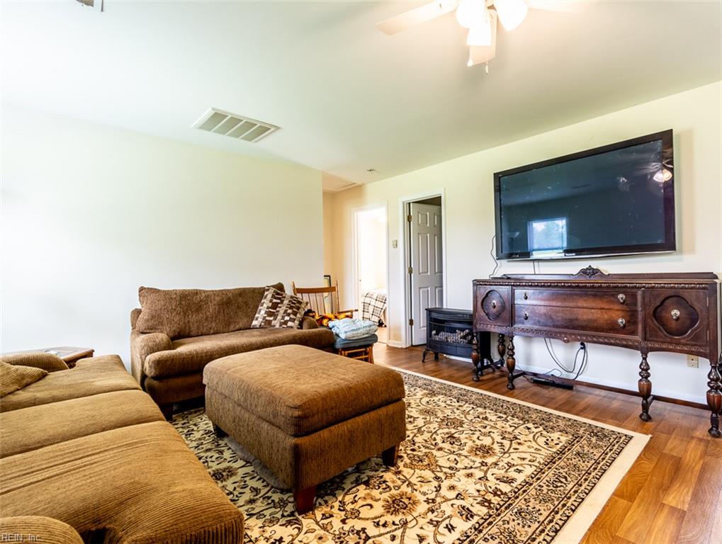 23114 Southampton Pw Property Photo 6