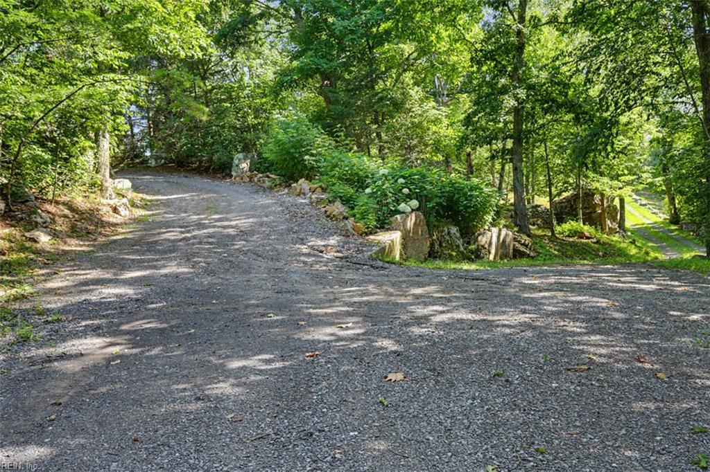 504 Airport Dr Property Photo 10