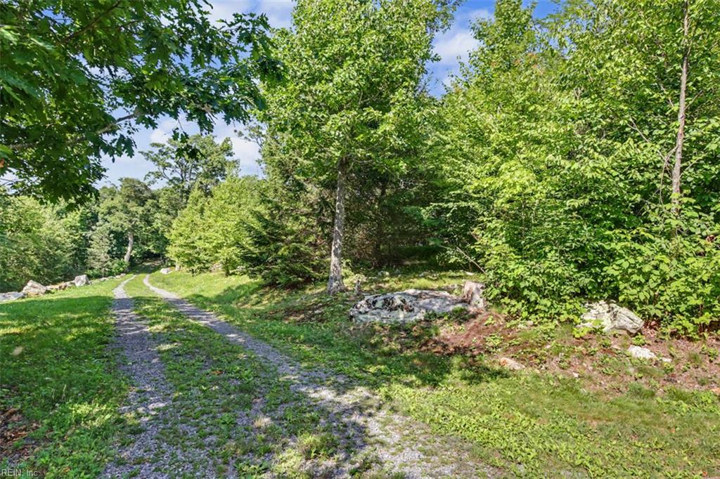 504 Airport Dr Property Photo 11