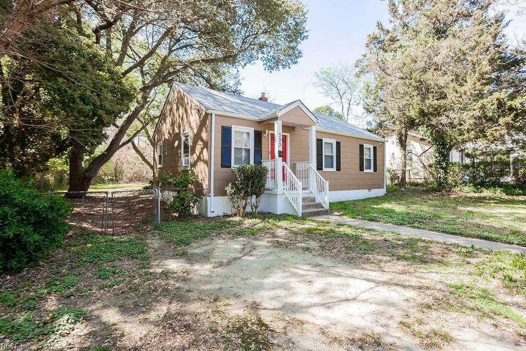 593 Thole St Property Photo 4