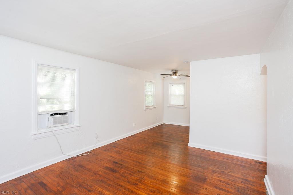 593 Thole St Property Photo 6