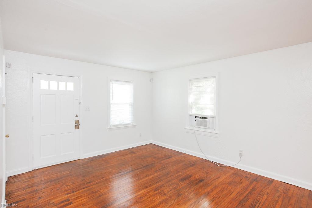 593 Thole St Property Photo 9