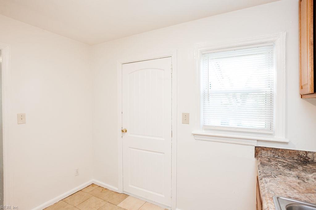 593 Thole St Property Photo 19