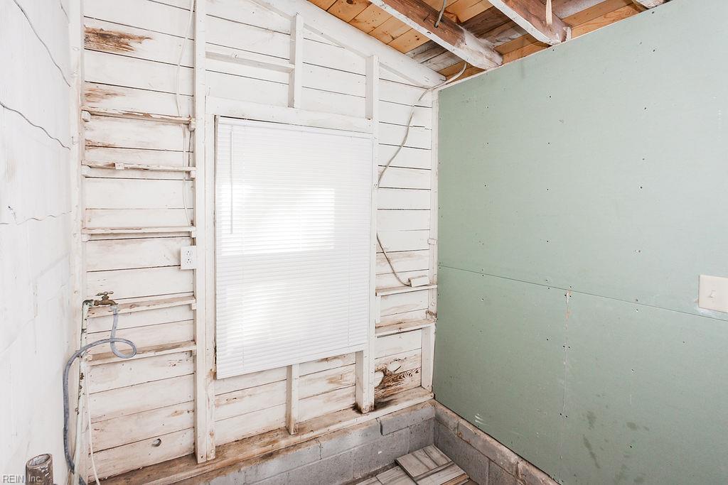 593 Thole St Property Photo 37