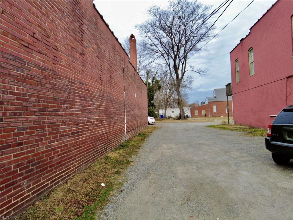 314 W Washington St Property Photo 3