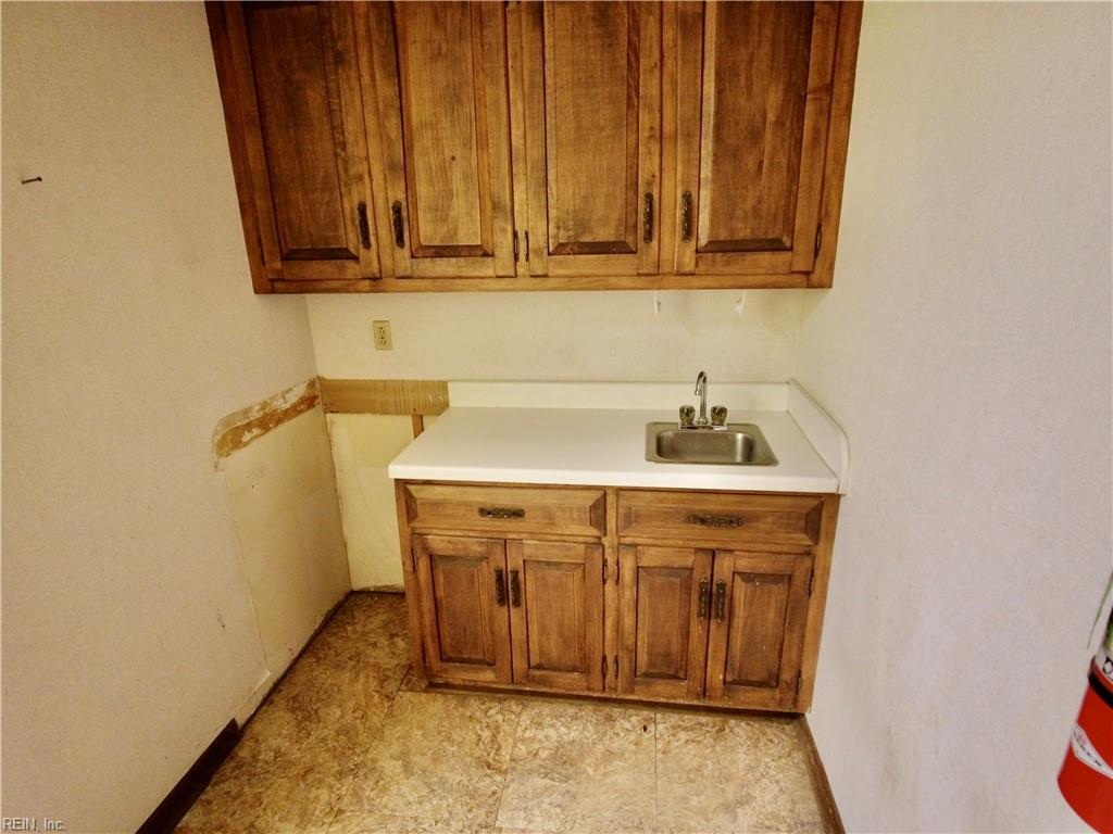 314 W Washington St Property Photo 9
