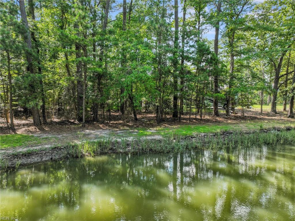 106 Anchor Dr Property Photo 3
