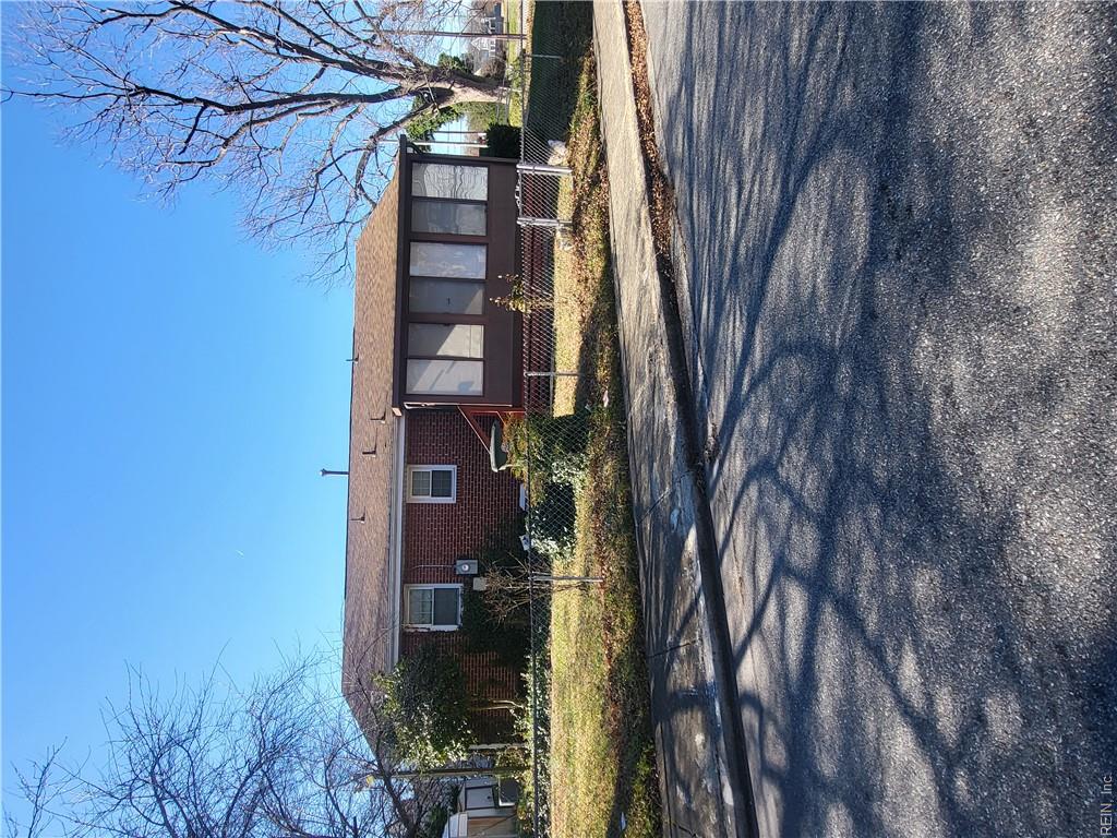 1210 34th St Property Photo 3