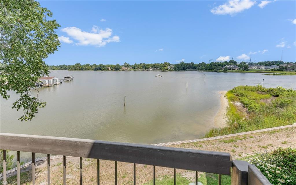 4239 Hatton Point Ln Property Photo 4