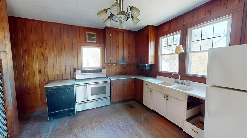 1502 Herrington Rd Property Photo 3