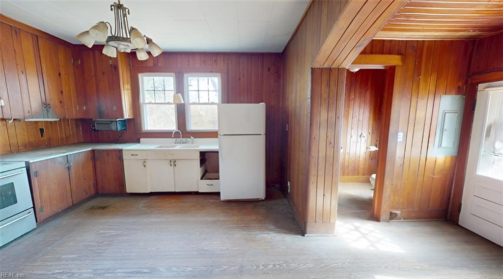 1502 Herrington Rd Property Photo 4
