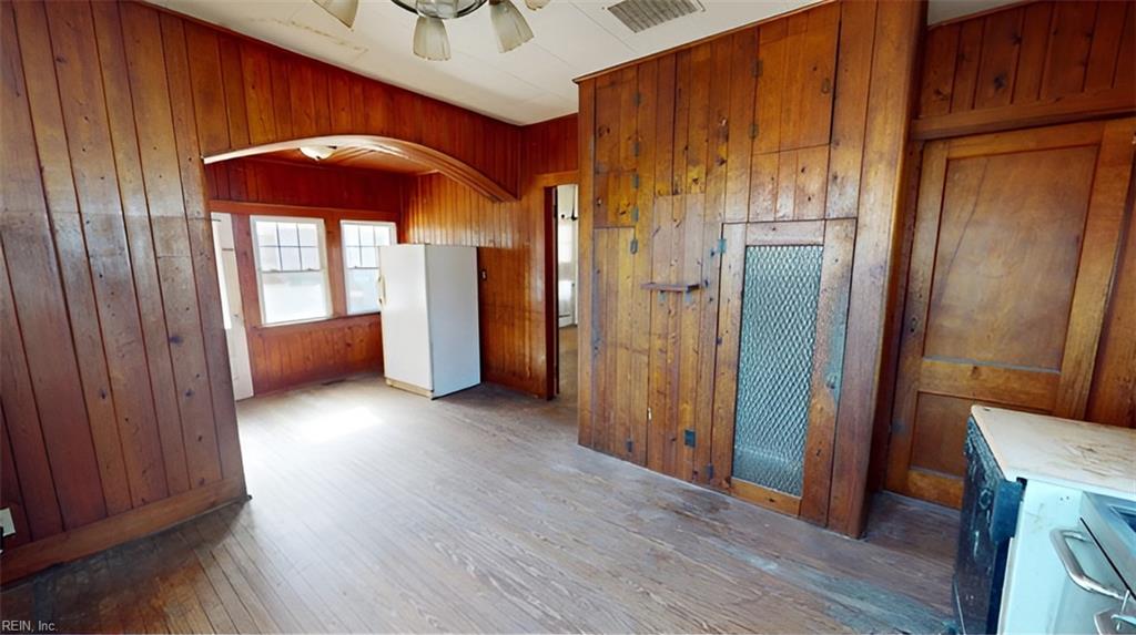 1502 Herrington Rd Property Photo 5
