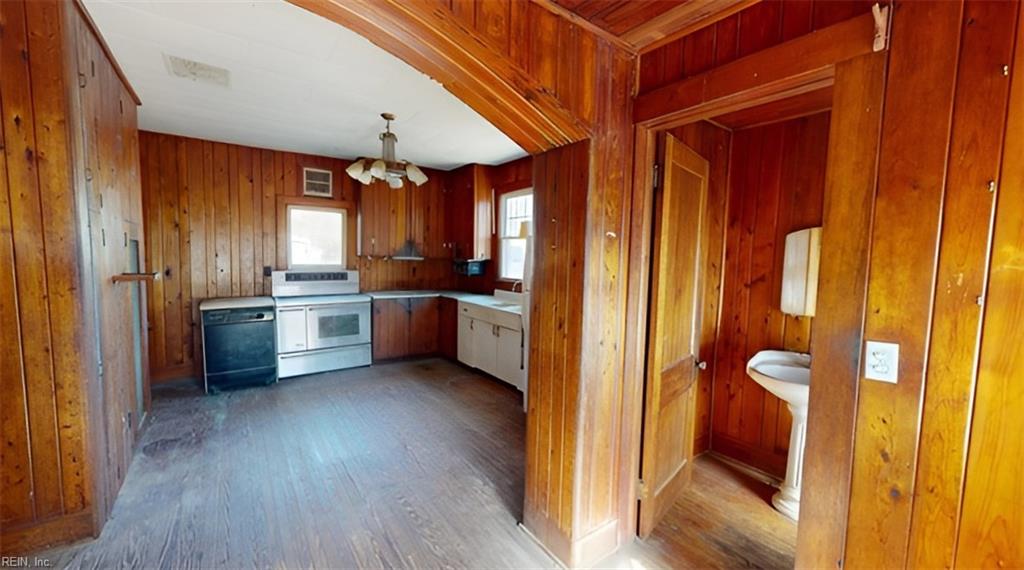 1502 Herrington Rd Property Photo 6
