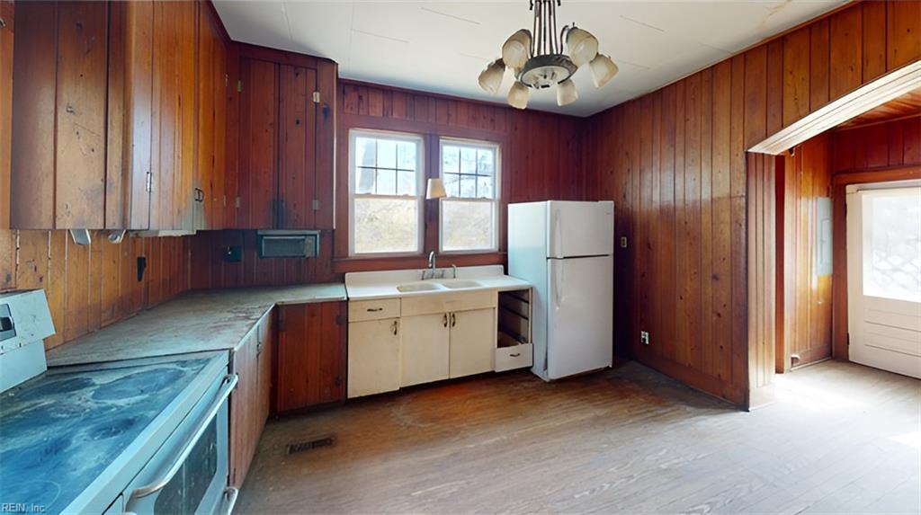 1502 Herrington Rd Property Photo 7