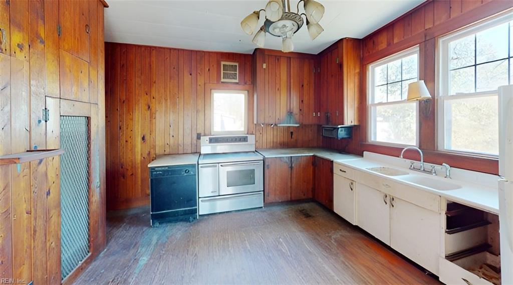1502 Herrington Rd Property Photo 8