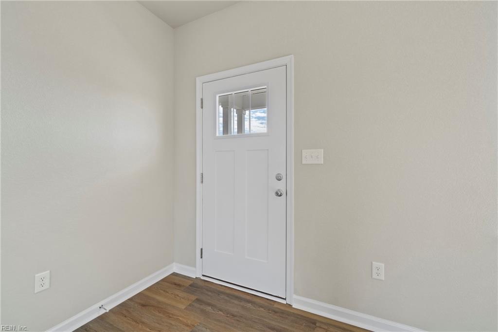 210 Halifax Ct Property Photo 8