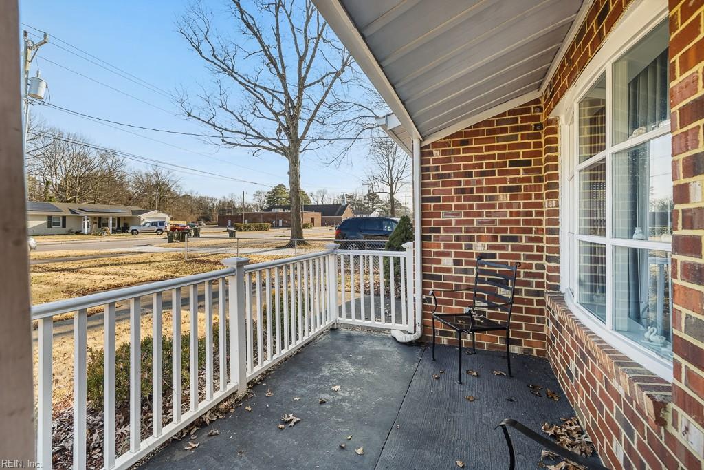 2835 Chesapeake Blvd Property Photo 6