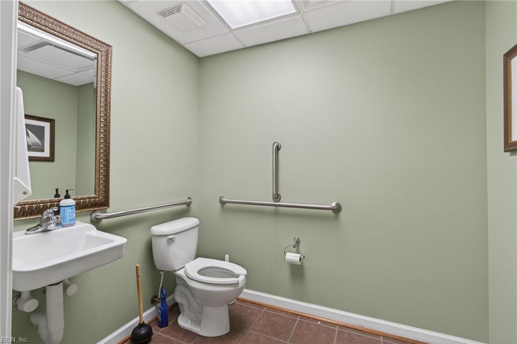 2216 Executive Dr Property Photo 23