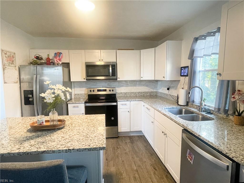 1307 Hatton St Property Photo 4