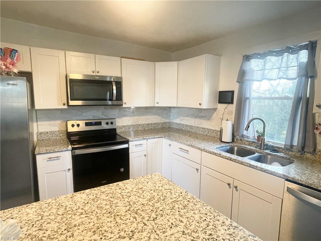 1307 Hatton St Property Photo 5