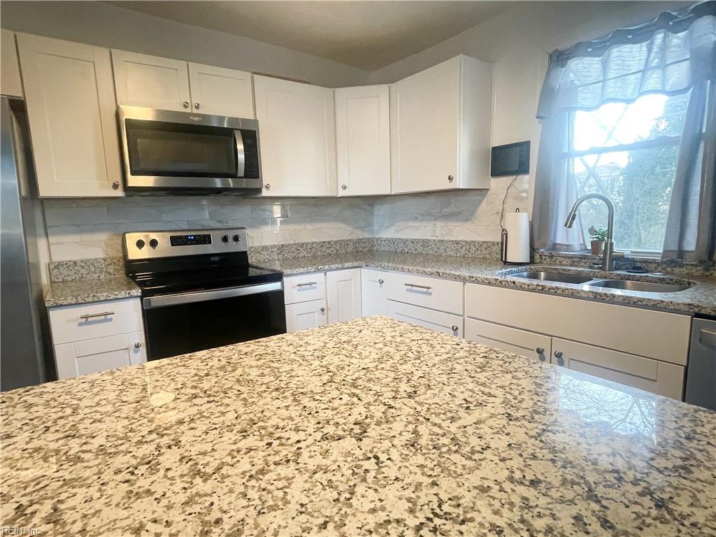 1307 Hatton St Property Photo 6