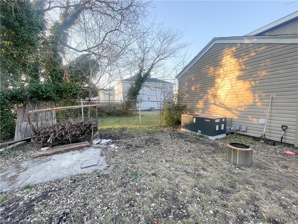 1307 Hatton St Property Photo 25