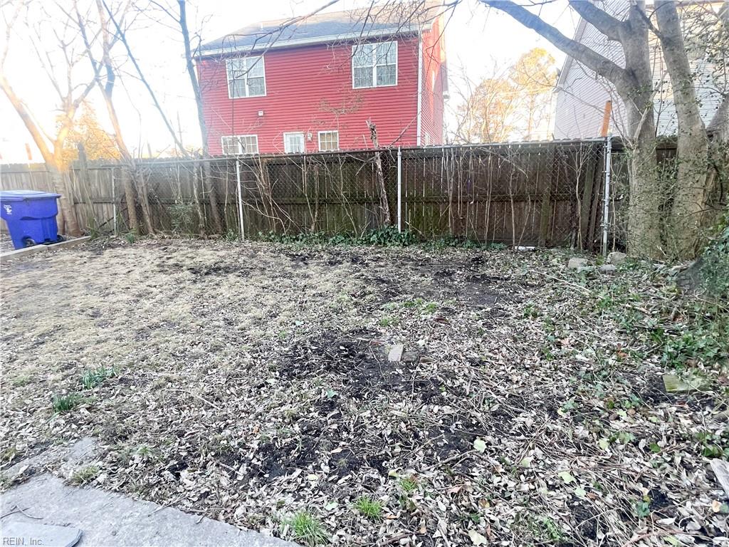 1307 Hatton St Property Photo 26