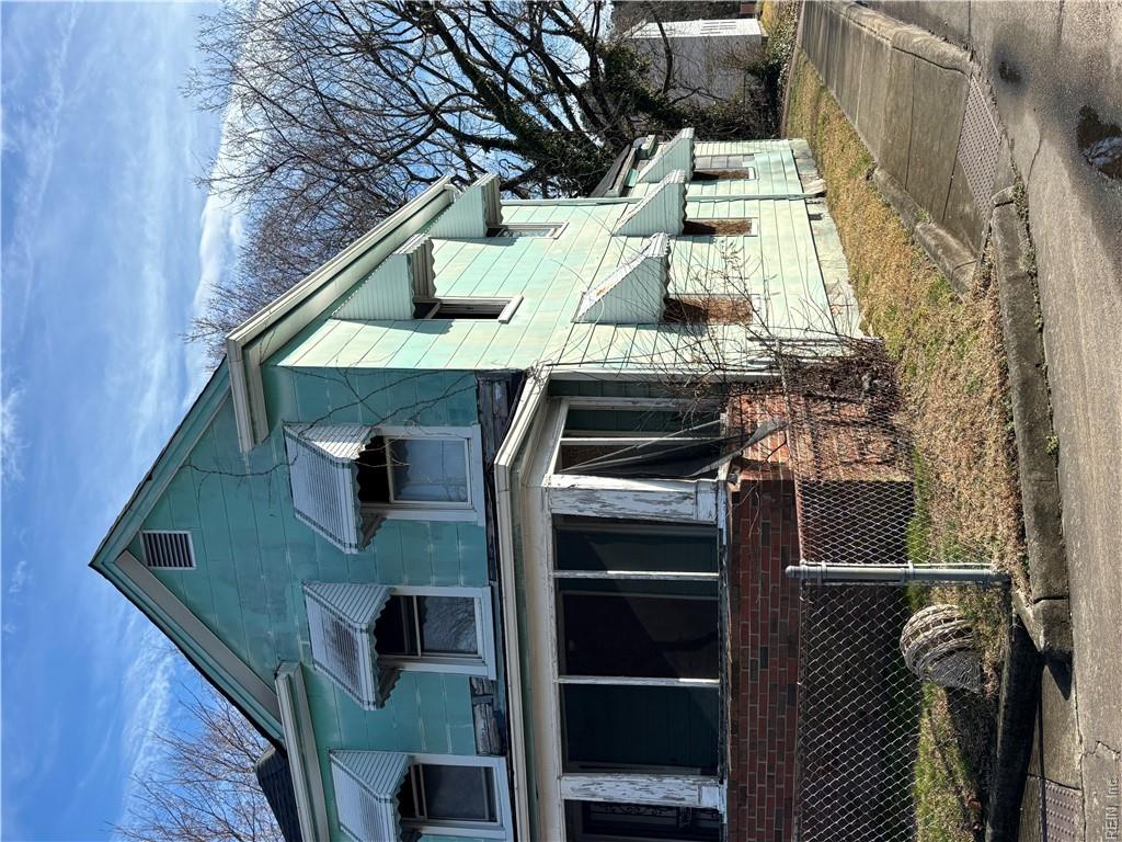 1125 Logan St Property Photo 2