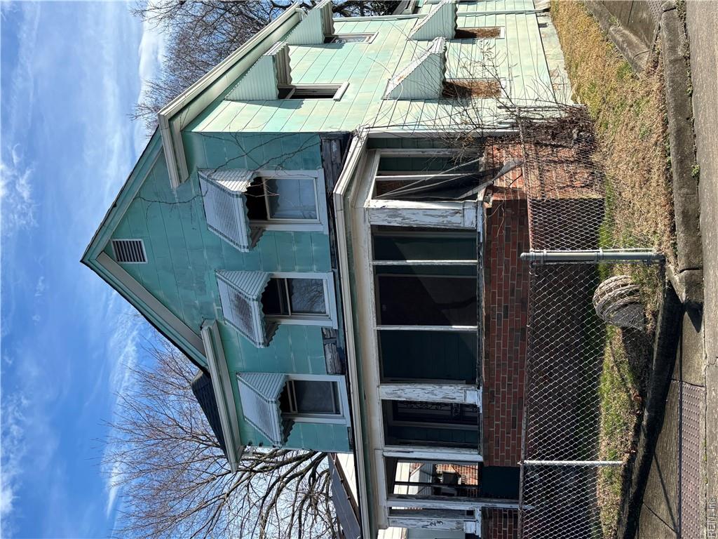 1125 Logan St Property Photo 3