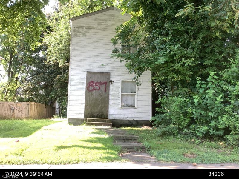 857 B Ave Property Photo 2