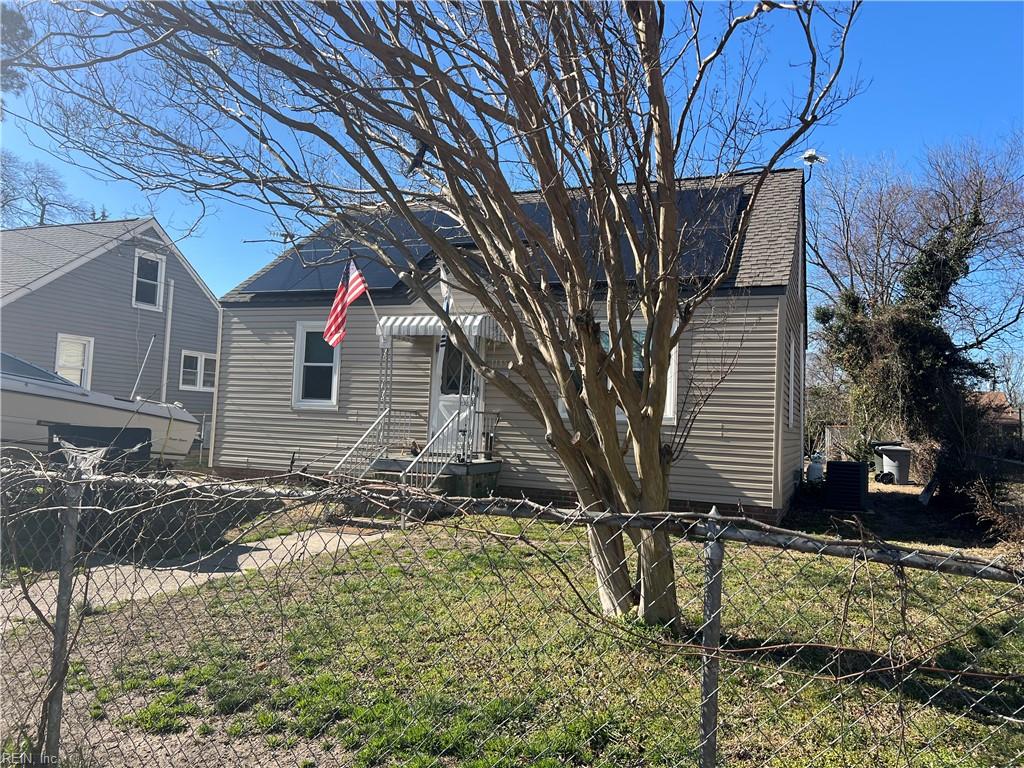 1135 Jasmine St Property Photo 1