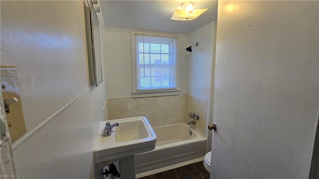 311 Council Rd Property Photo 4