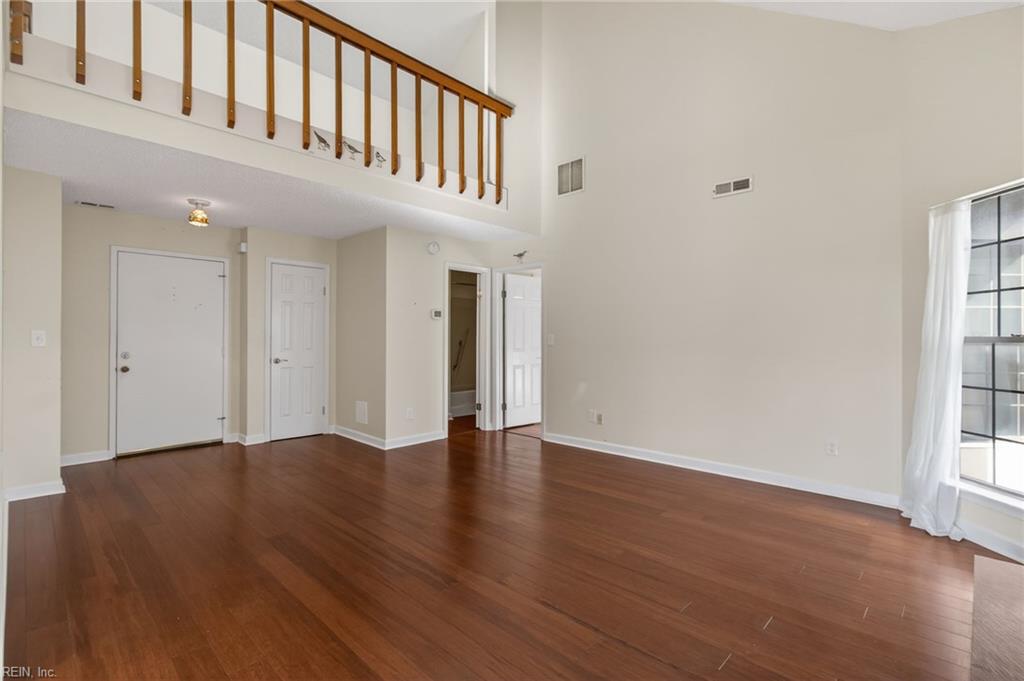 423 Harbour Pt Property Photo 4