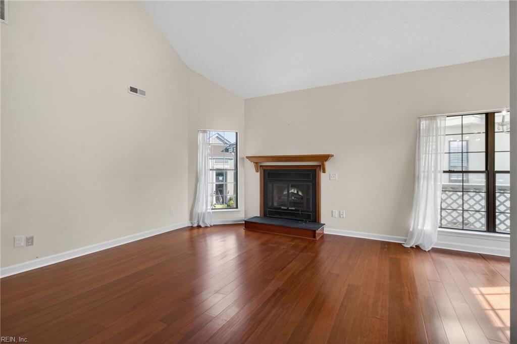423 Harbour Pt Property Photo 6