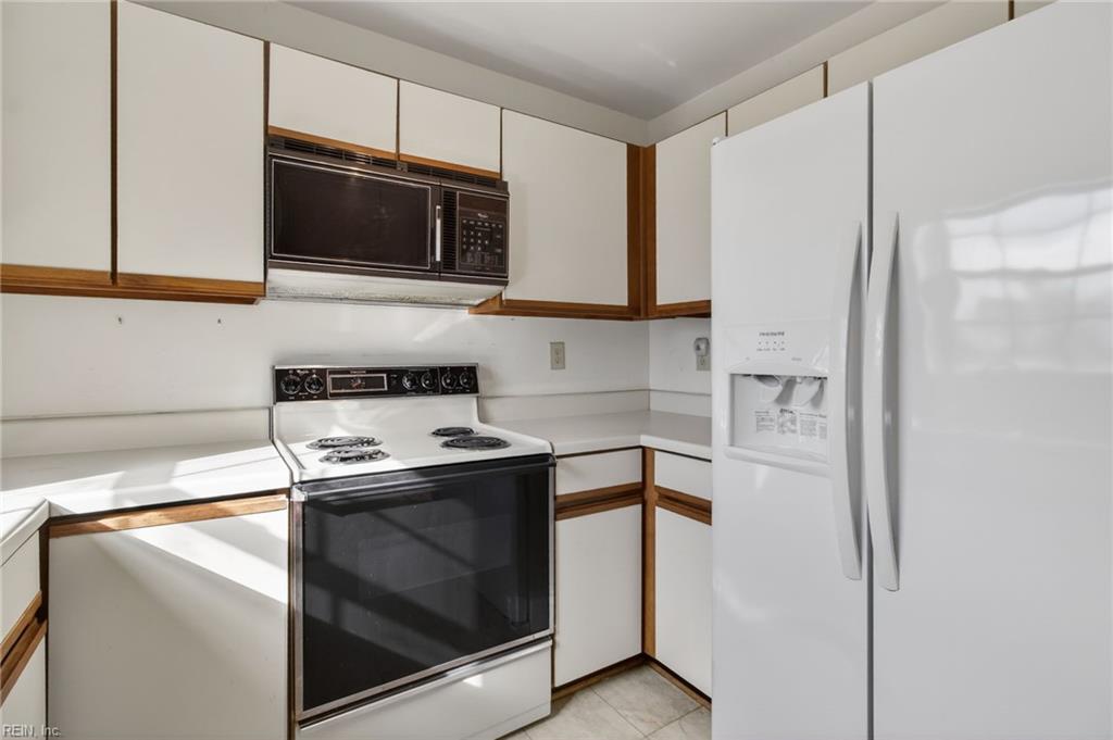 423 Harbour Pt Property Photo 12