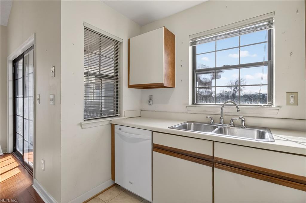 423 Harbour Pt Property Photo 14