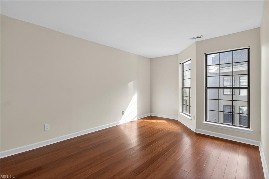 423 Harbour Pt Property Photo 16