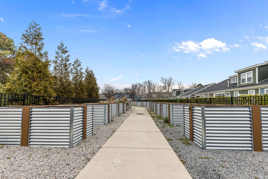 202 Thornwood Dr Property Photo 42