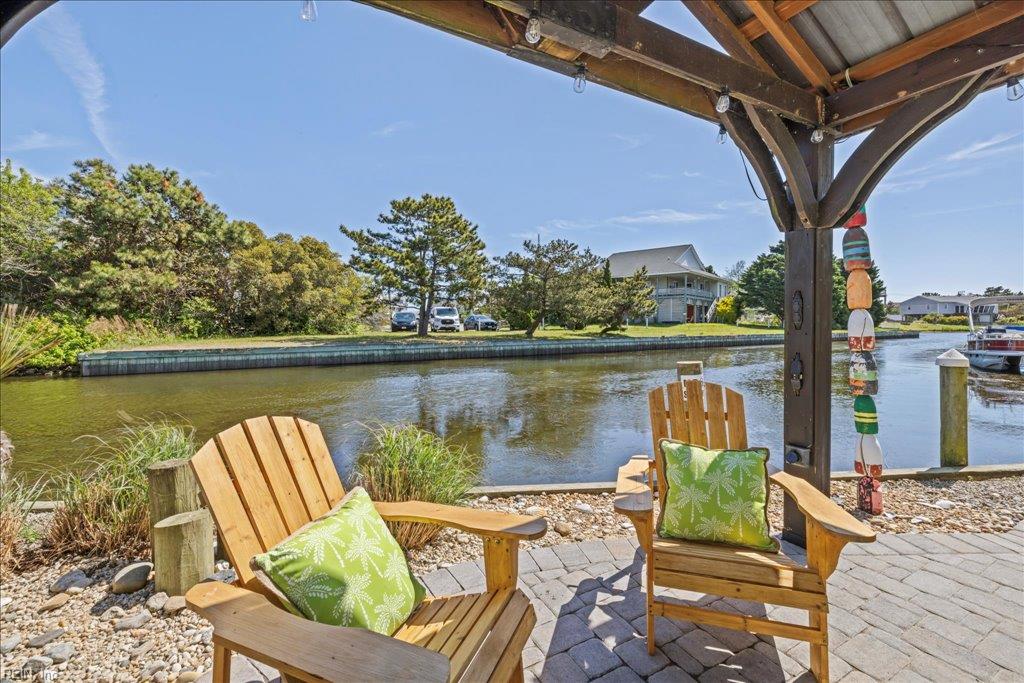 3665 Sandpiper Rd Property Photo 3