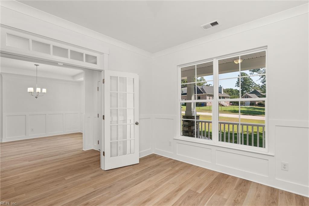 100 Waggle Dr Property Photo 3