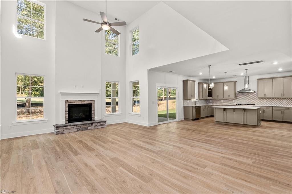 100 Waggle Dr Property Photo 8