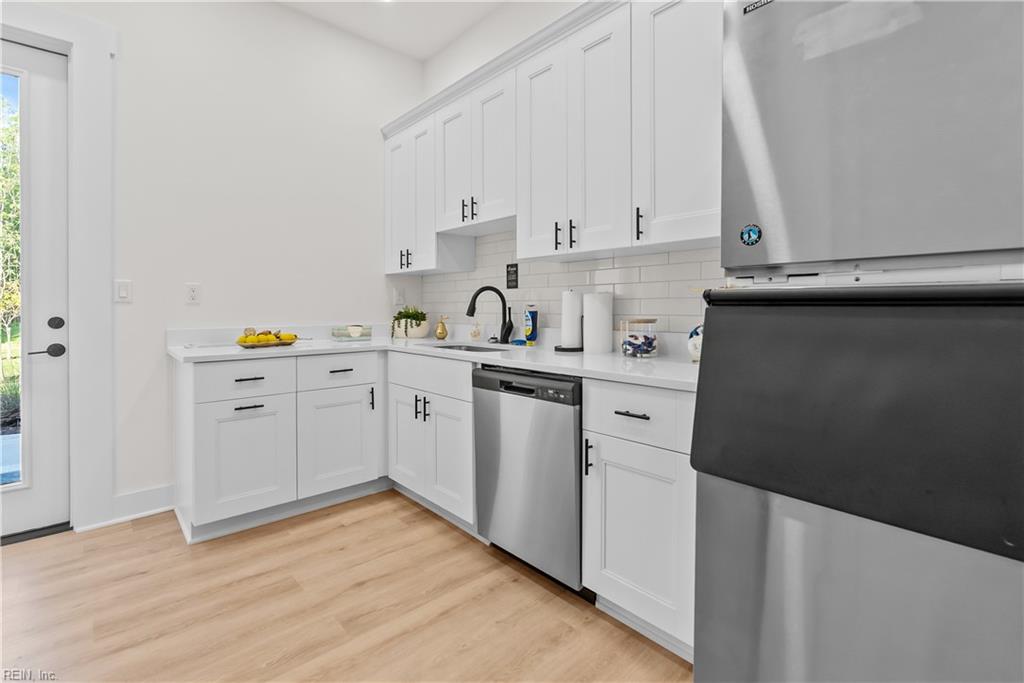 2150 Mainsail Dr Property Photo 28