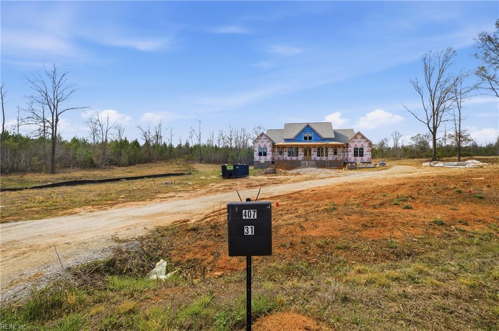 407 Ferry Landing Dr Property Photo 3