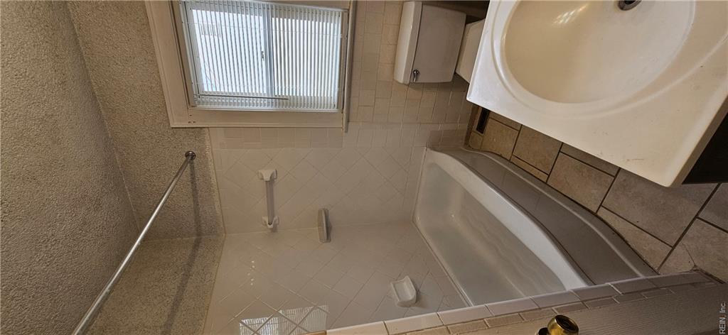 136 Greenbrier Ave Property Photo 8