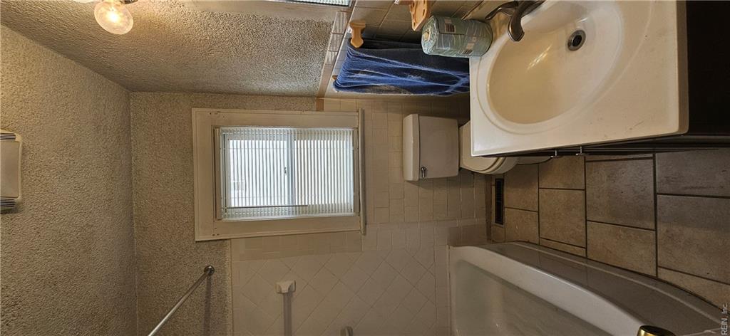 136 Greenbrier Ave Property Photo 9